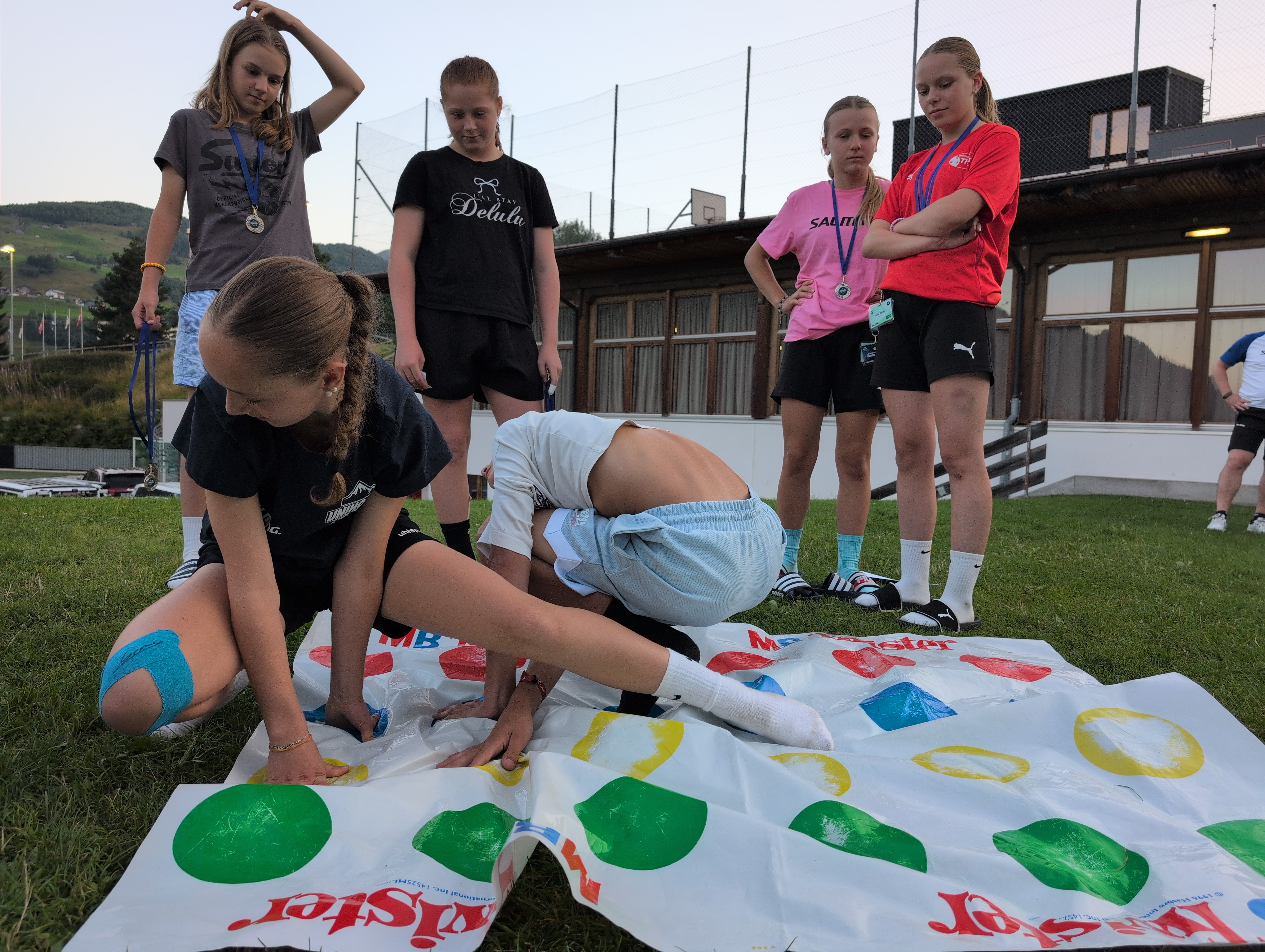 202508082025202620384